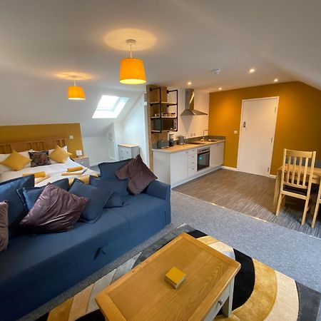 Modern Studio Apartment Set Beneath The Black Mountains A Stones Throw From The Offas Dyke Path Clodock Extérieur photo