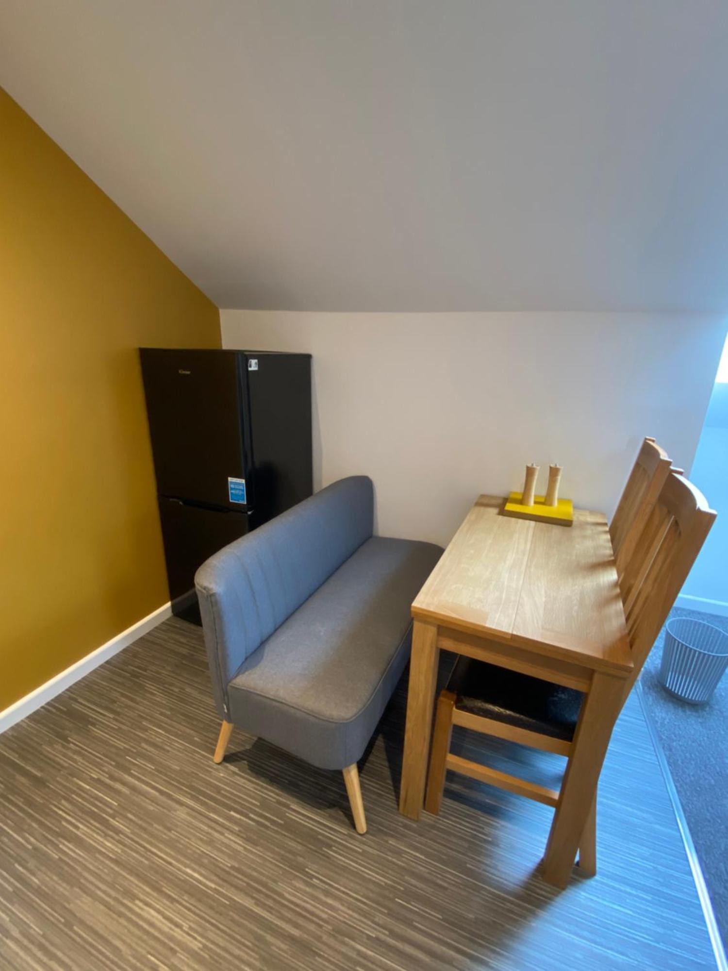Modern Studio Apartment Set Beneath The Black Mountains A Stones Throw From The Offas Dyke Path Clodock Extérieur photo
