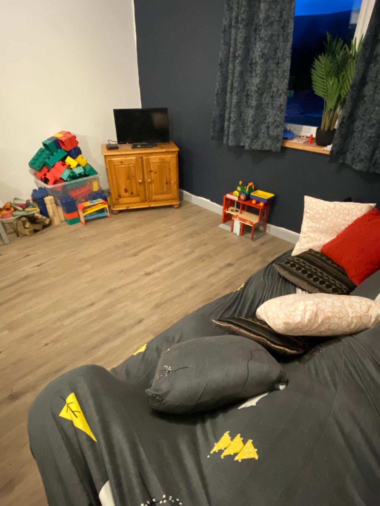 Modern Studio Apartment Set Beneath The Black Mountains A Stones Throw From The Offas Dyke Path Clodock Extérieur photo