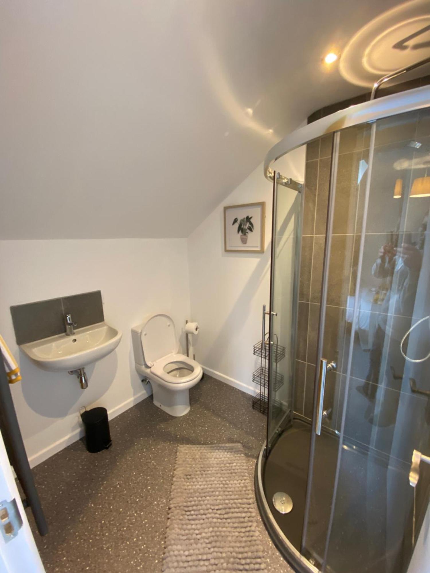 Modern Studio Apartment Set Beneath The Black Mountains A Stones Throw From The Offas Dyke Path Clodock Extérieur photo