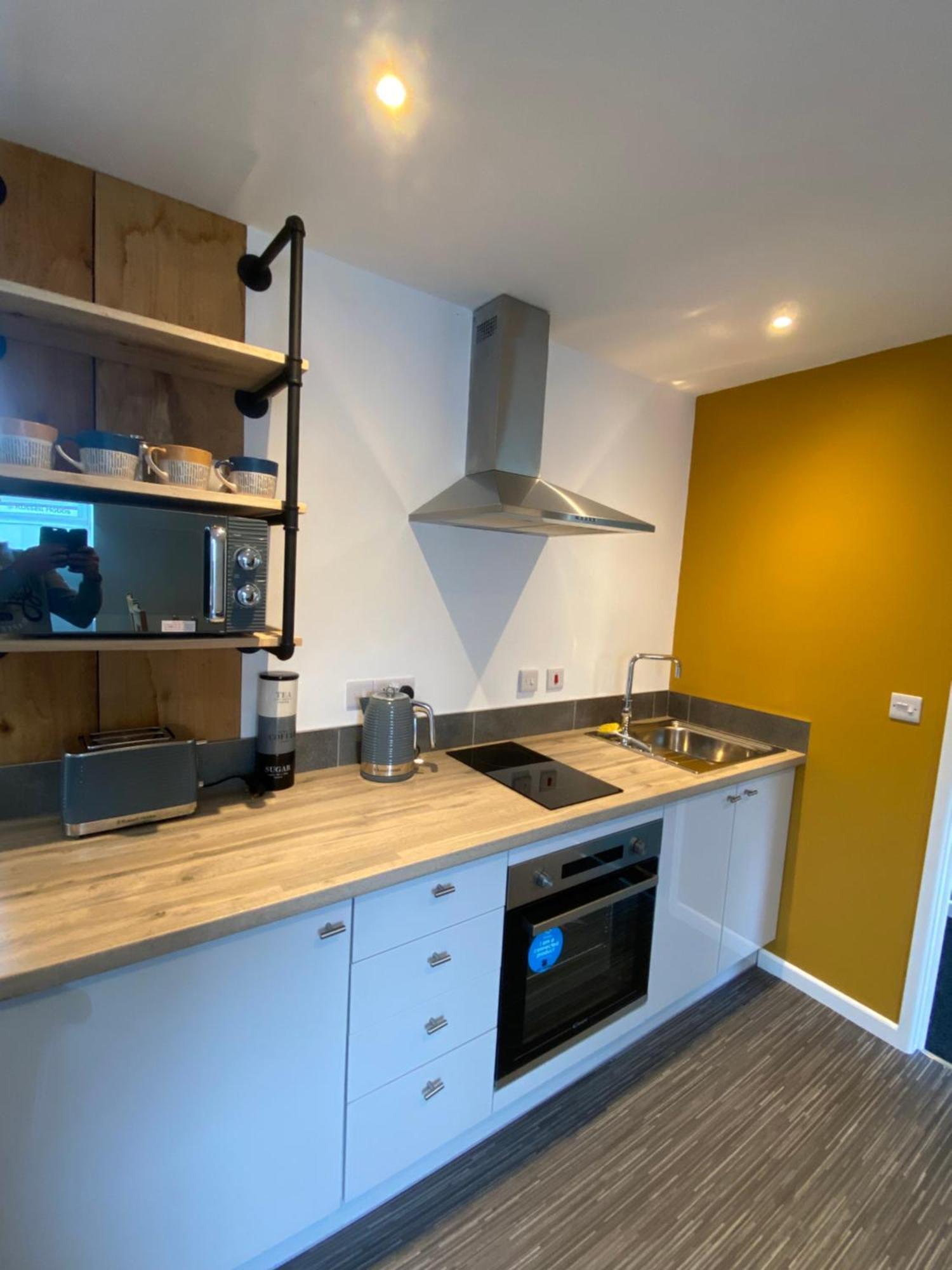 Modern Studio Apartment Set Beneath The Black Mountains A Stones Throw From The Offas Dyke Path Clodock Extérieur photo