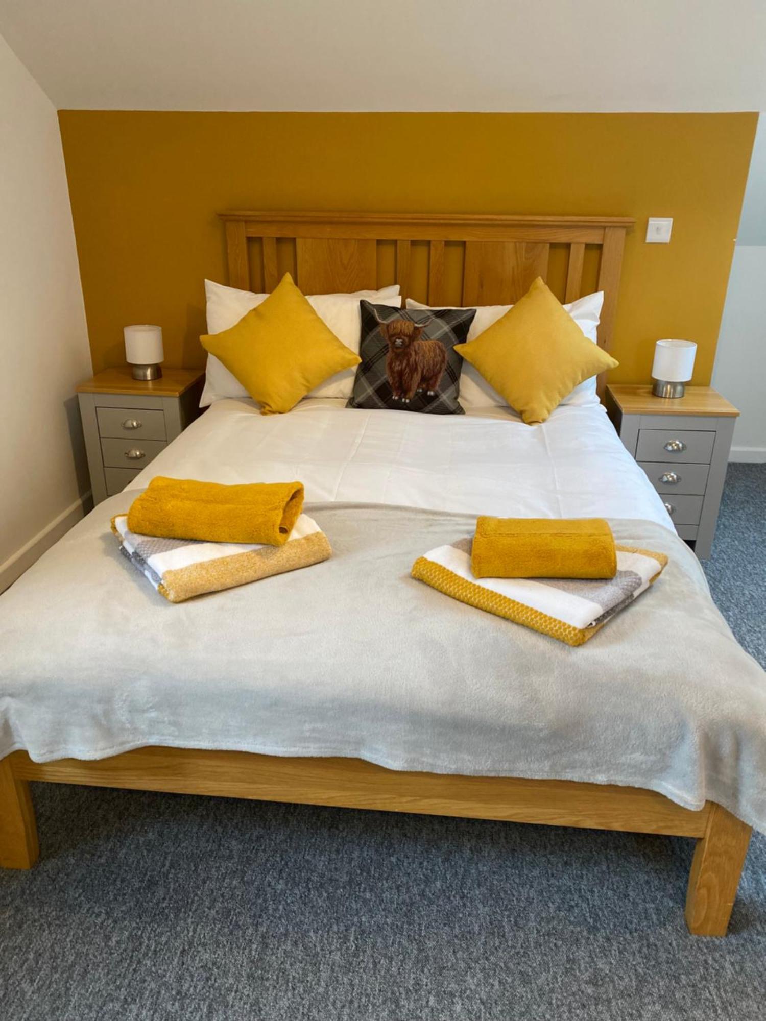 Modern Studio Apartment Set Beneath The Black Mountains A Stones Throw From The Offas Dyke Path Clodock Extérieur photo