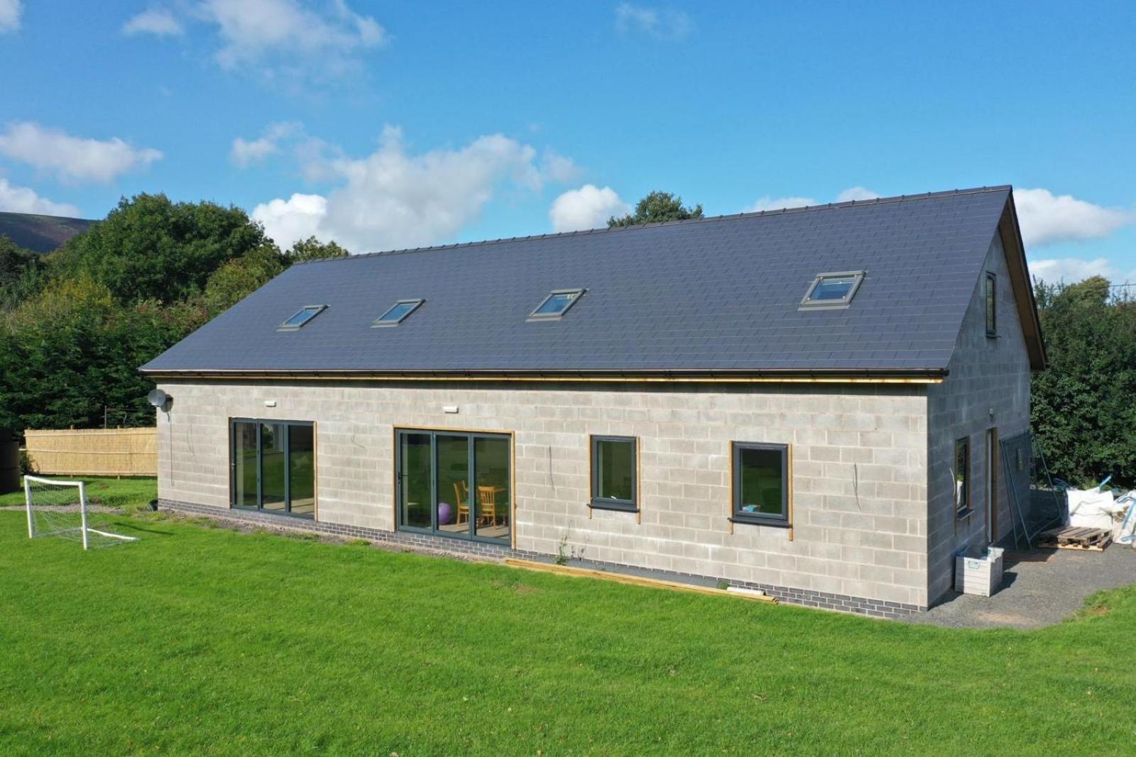 Modern Studio Apartment Set Beneath The Black Mountains A Stones Throw From The Offas Dyke Path Clodock Extérieur photo